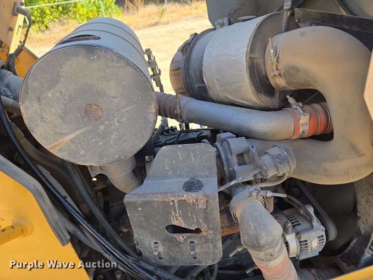 image for item MS9868 2009 Vermeer RTX750 vibratory cable plow