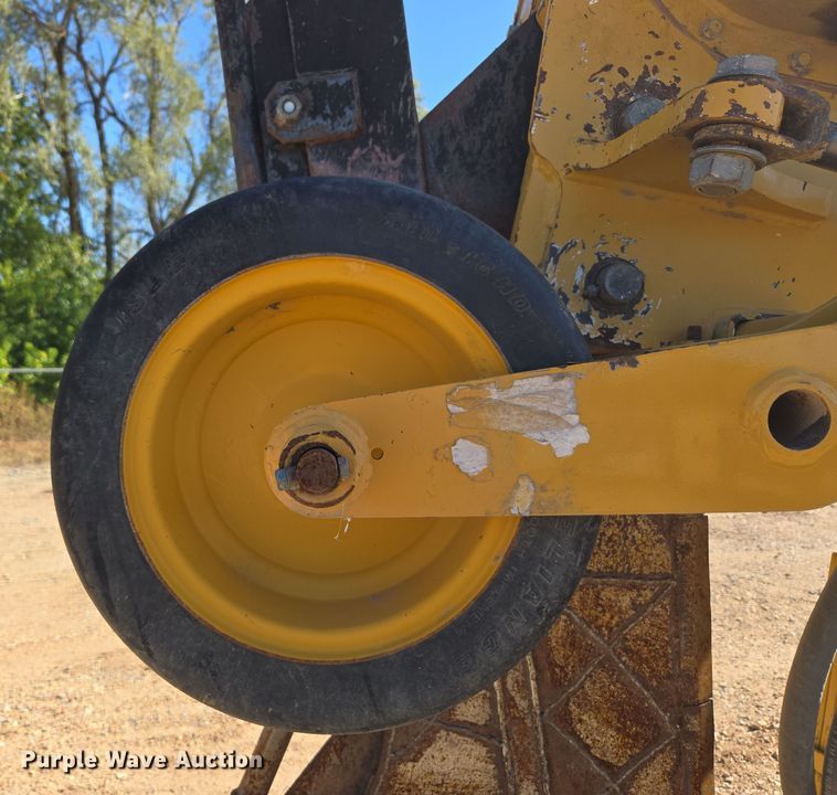 image for item MS9868 2009 Vermeer RTX750 vibratory cable plow