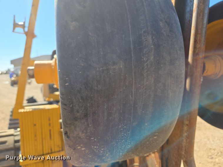 image for item MS9868 2009 Vermeer RTX750 vibratory cable plow