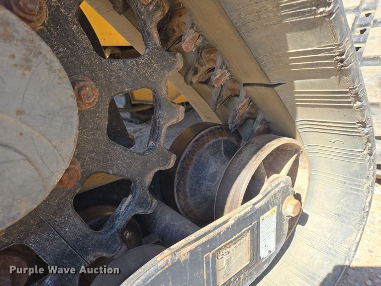 image for item MS9868 2009 Vermeer RTX750 vibratory cable plow