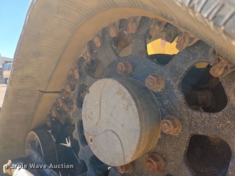 image for item MS9868 2009 Vermeer RTX750 vibratory cable plow