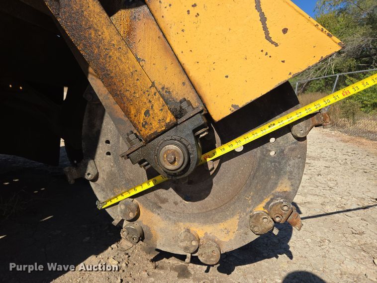 image for item MS9870 1985 Vermeer  665A stump grinder