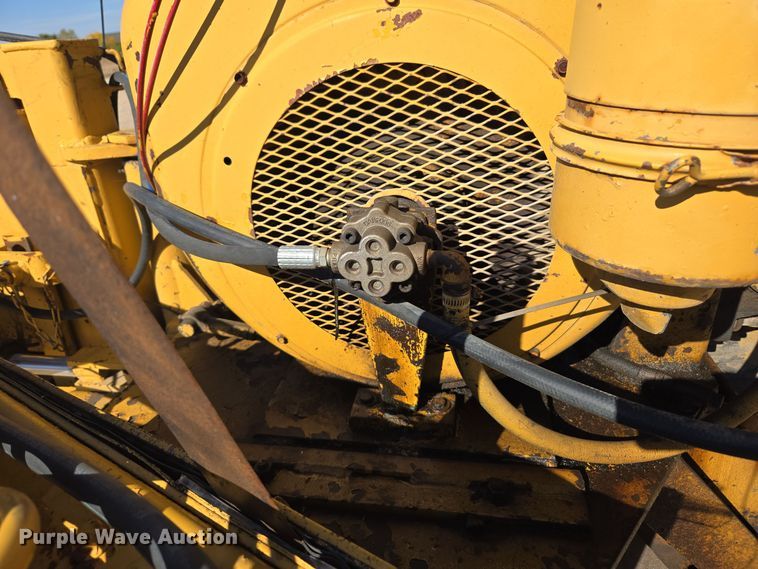 image for item MS9870 1985 Vermeer  665A stump grinder