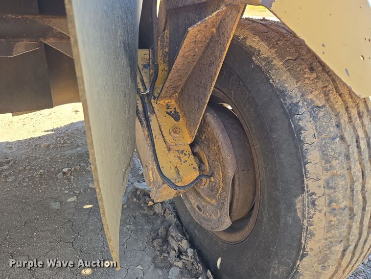 image for item MS9870 1985 Vermeer  665A stump grinder