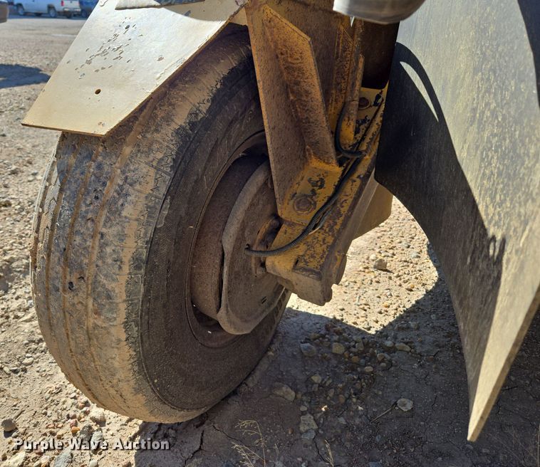 image for item MS9870 1985 Vermeer  665A stump grinder