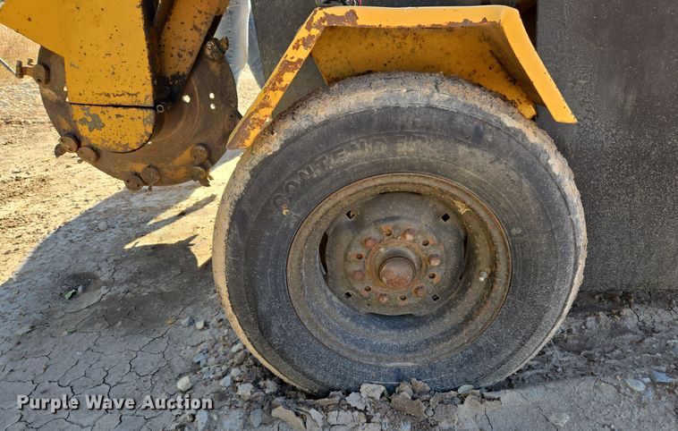 image for item MS9870 1985 Vermeer  665A stump grinder