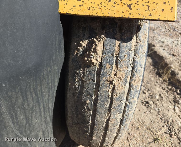 image for item MS9870 1985 Vermeer  665A stump grinder