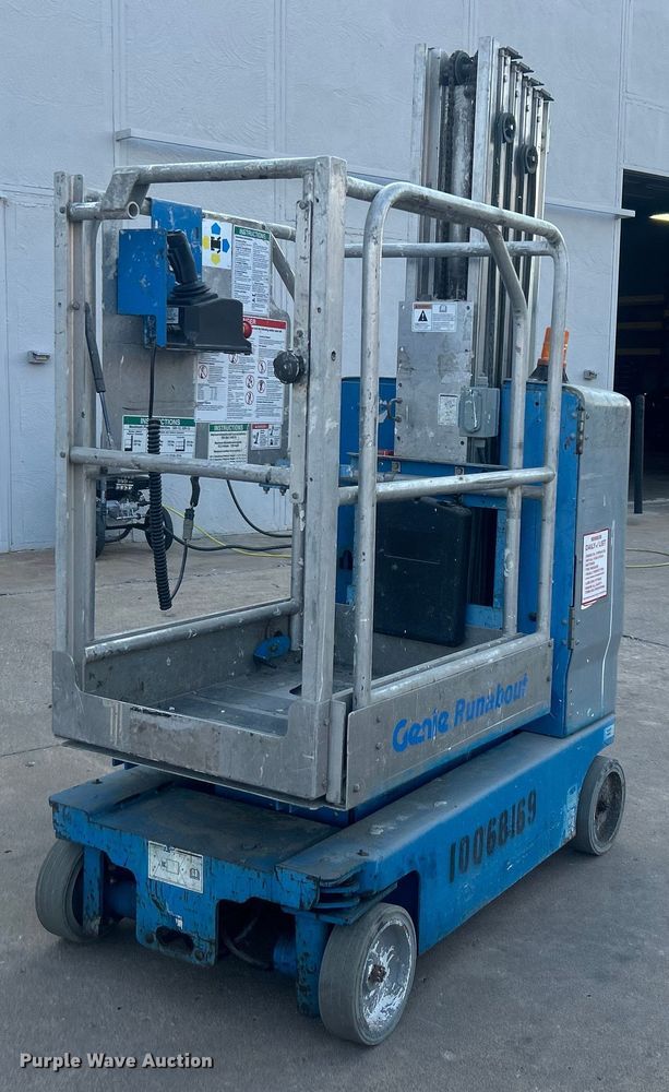 image for item NO9505 2010 Genie GR-20 vertical lift