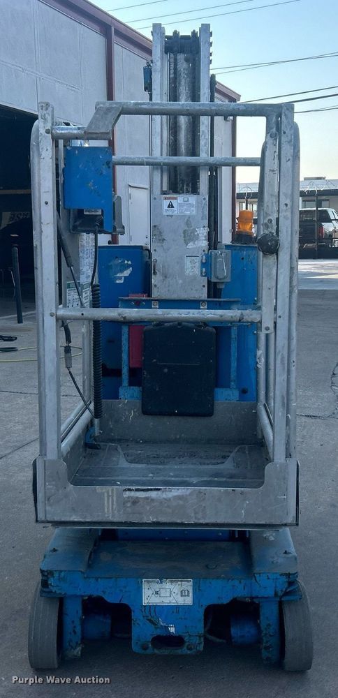 image for item NO9505 2010 Genie GR-20 vertical lift