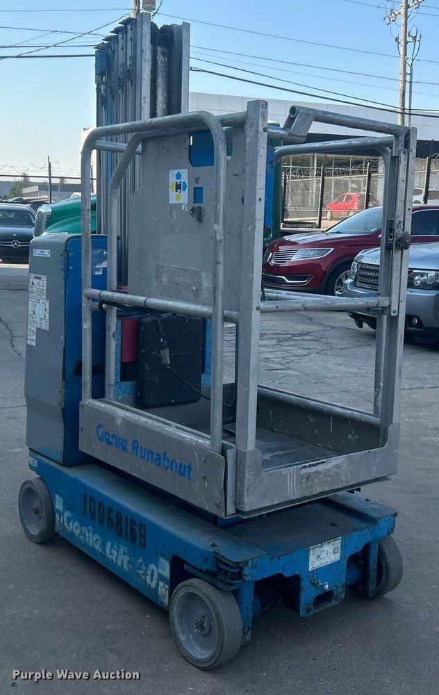 image for item NO9505 2010 Genie GR-20 vertical lift