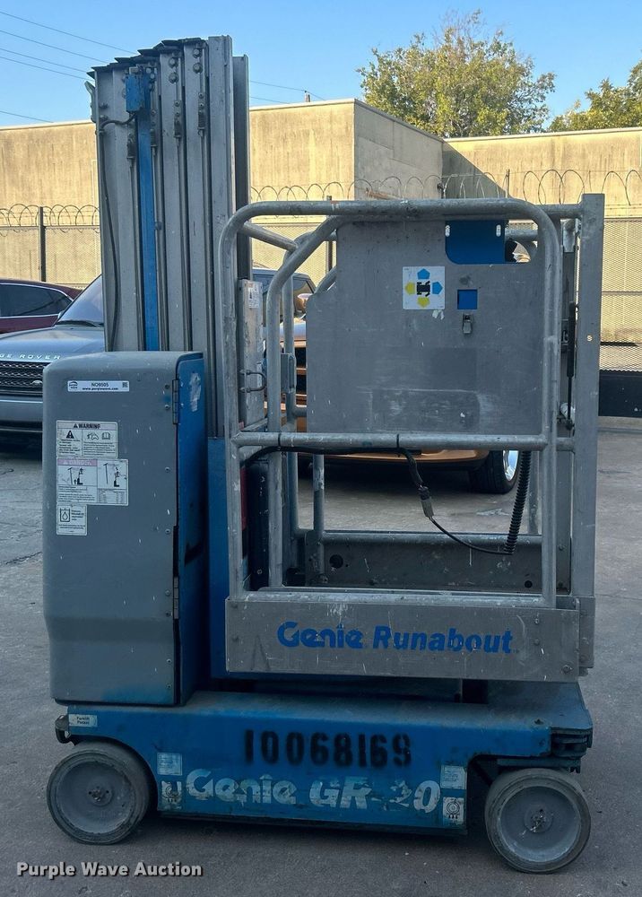 image for item NO9505 2010 Genie GR-20 vertical lift