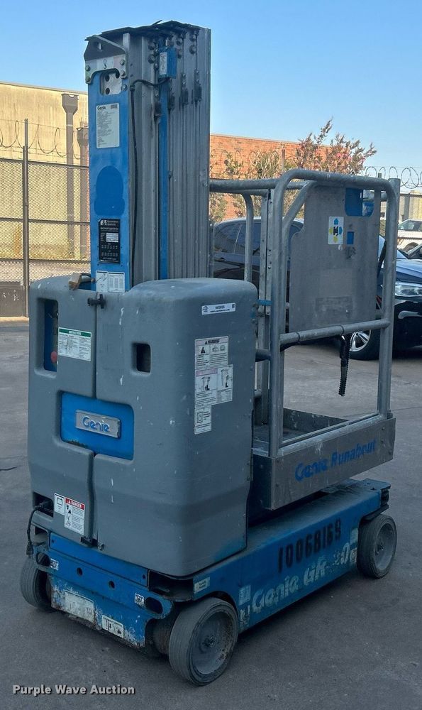 image for item NO9505 2010 Genie GR-20 vertical lift