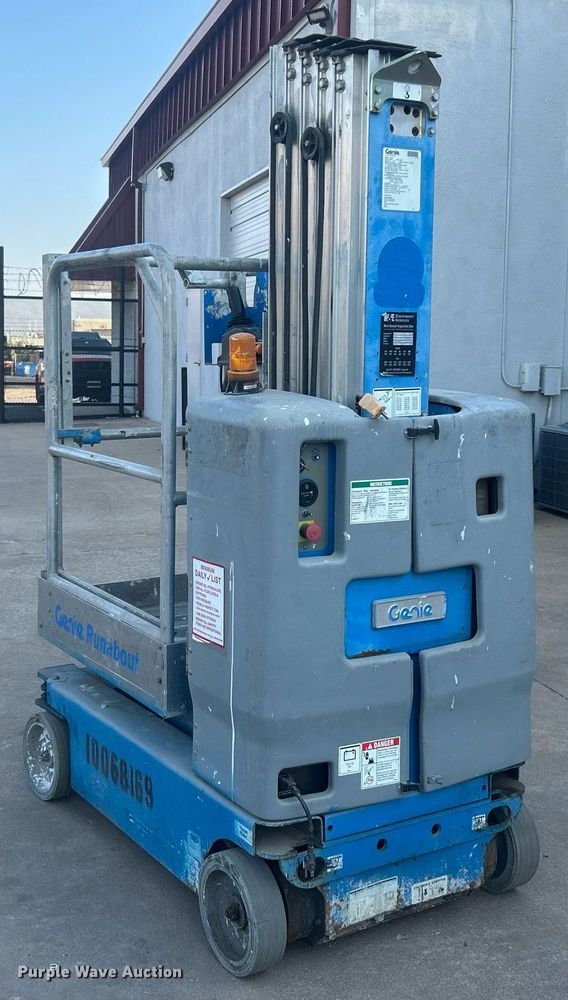 image for item NO9505 2010 Genie GR-20 vertical lift