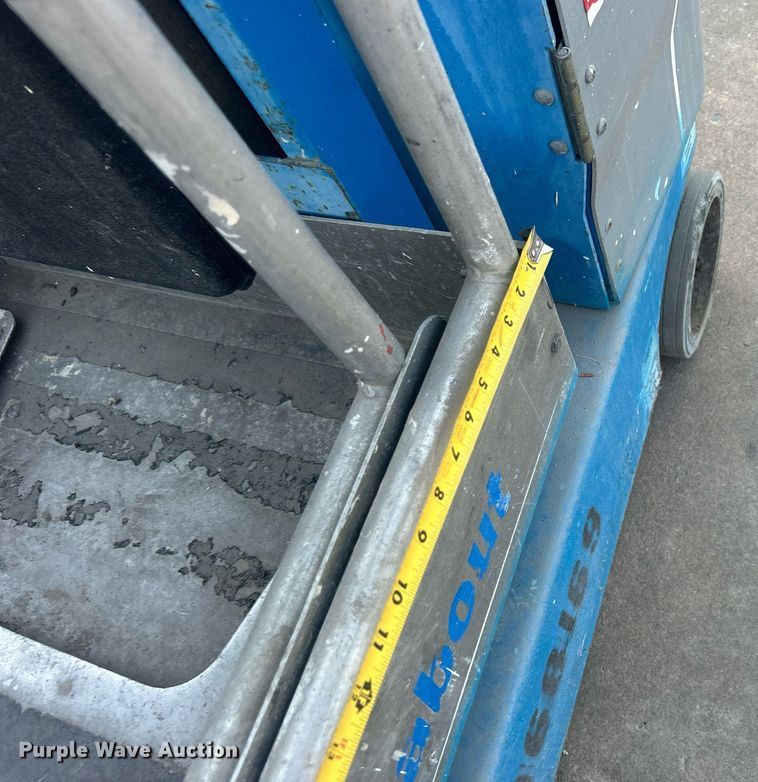 image for item NO9505 2010 Genie GR-20 vertical lift