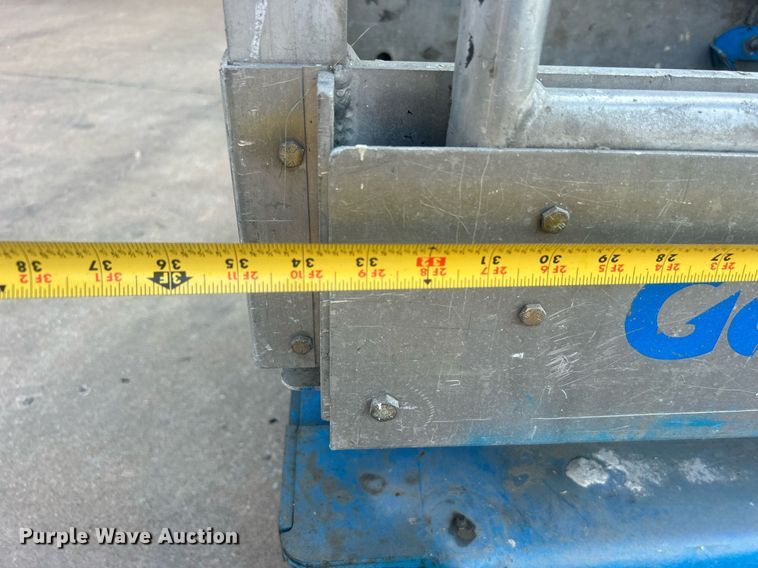 image for item NO9505 2010 Genie GR-20 vertical lift