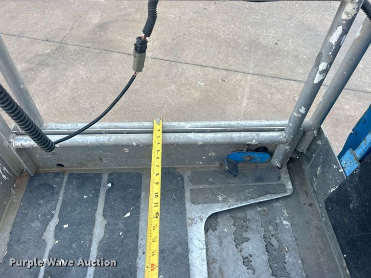 image for item NO9505 2010 Genie GR-20 vertical lift