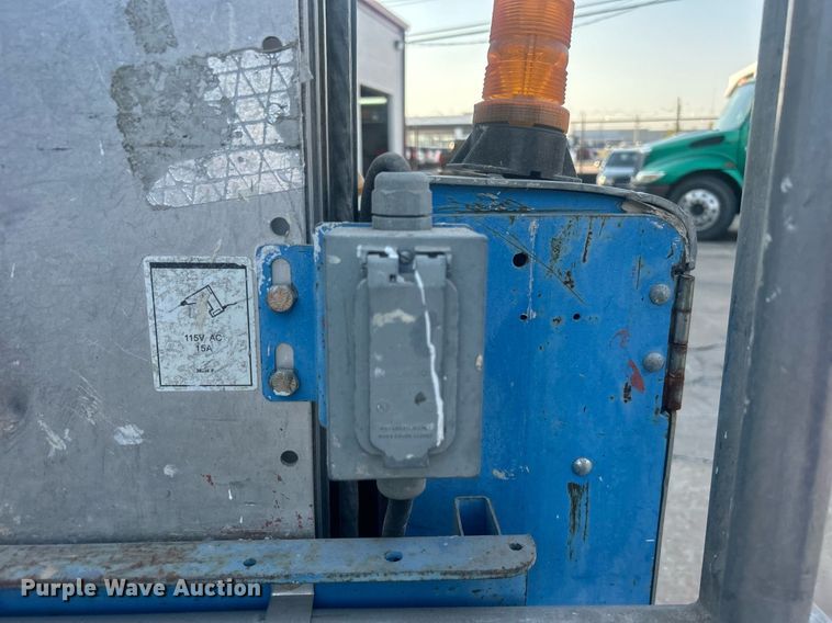 image for item NO9505 2010 Genie GR-20 vertical lift