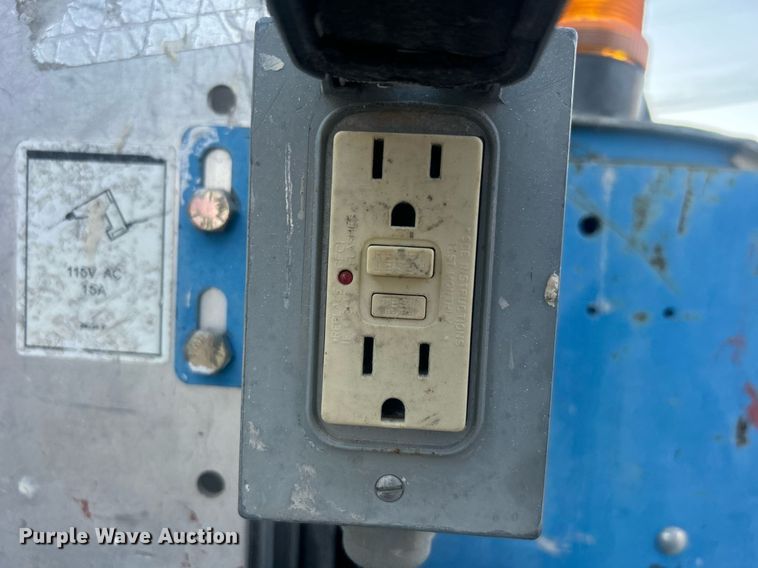 image for item NO9505 2010 Genie GR-20 vertical lift