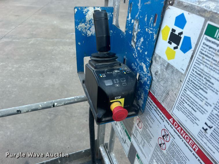 image for item NO9505 2010 Genie GR-20 vertical lift