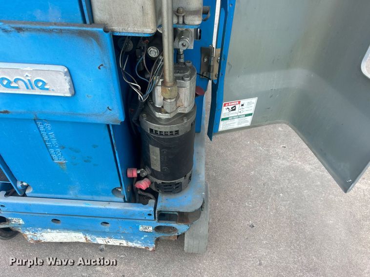 image for item NO9505 2010 Genie GR-20 vertical lift