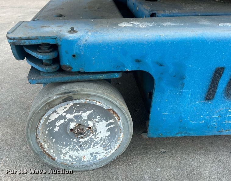 image for item NO9505 2010 Genie GR-20 vertical lift