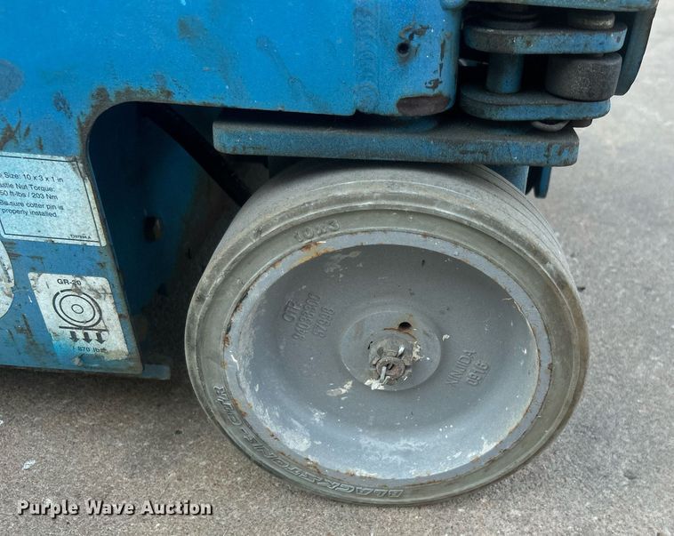 image for item NO9505 2010 Genie GR-20 vertical lift