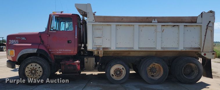 image for item NZ9986 1996 Ford  Aeromax L9000 dump truck