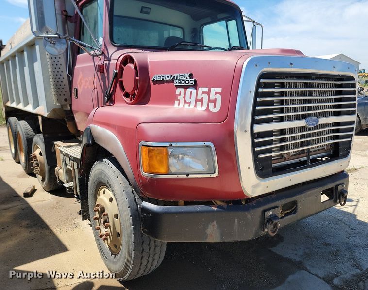 image for item NZ9986 1996 Ford  Aeromax L9000 dump truck