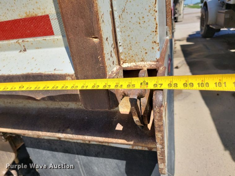 image for item NZ9986 1996 Ford  Aeromax L9000 dump truck