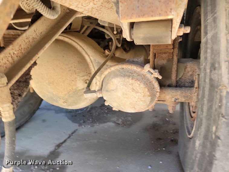 image for item NZ9986 1996 Ford  Aeromax L9000 dump truck