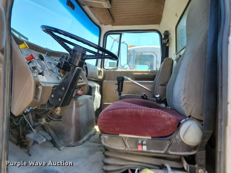 image for item NZ9986 1996 Ford  Aeromax L9000 dump truck