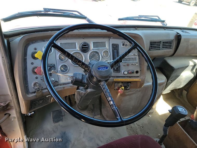 image for item NZ9986 1996 Ford  Aeromax L9000 dump truck