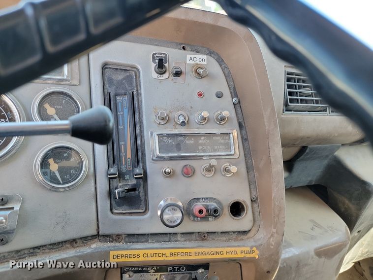 image for item NZ9986 1996 Ford  Aeromax L9000 dump truck