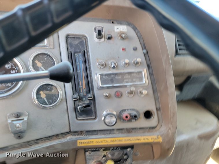 image for item NZ9986 1996 Ford  Aeromax L9000 dump truck