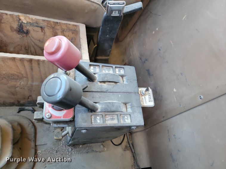 image for item NZ9986 1996 Ford  Aeromax L9000 dump truck