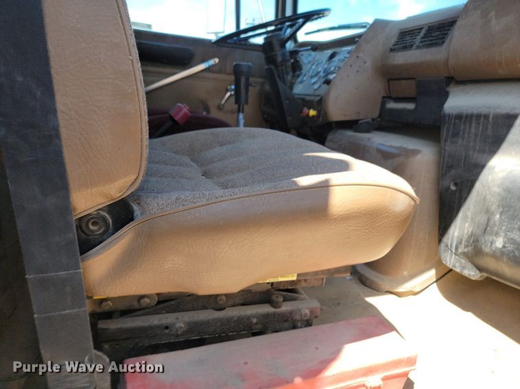 image for item NZ9986 1996 Ford  Aeromax L9000 dump truck