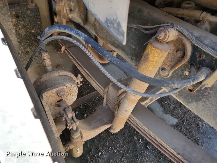 image for item NZ9986 1996 Ford  Aeromax L9000 dump truck