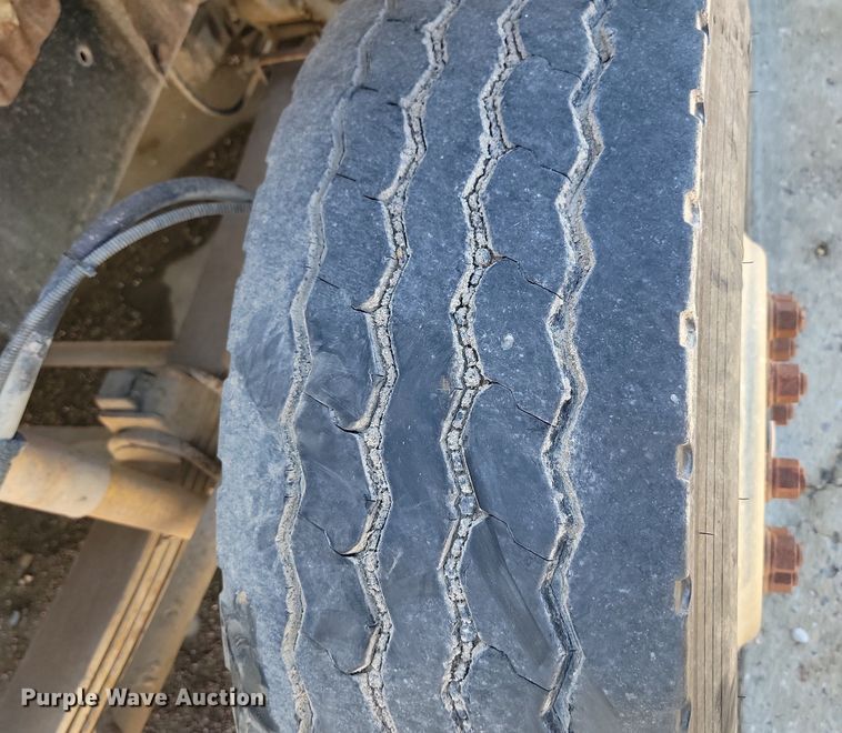 image for item NZ9986 1996 Ford  Aeromax L9000 dump truck