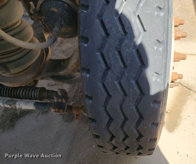 image for item NZ9986 1996 Ford  Aeromax L9000 dump truck