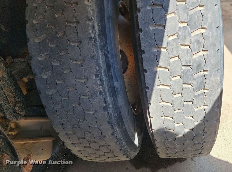 image for item NZ9986 1996 Ford  Aeromax L9000 dump truck