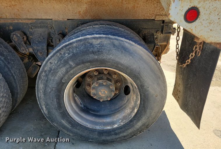 image for item NZ9986 1996 Ford  Aeromax L9000 dump truck