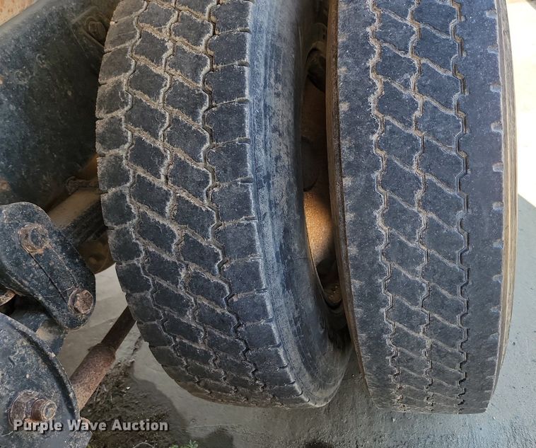 image for item NZ9986 1996 Ford  Aeromax L9000 dump truck