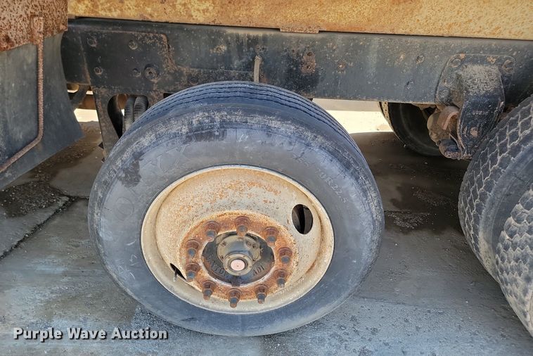 image for item NZ9986 1996 Ford  Aeromax L9000 dump truck