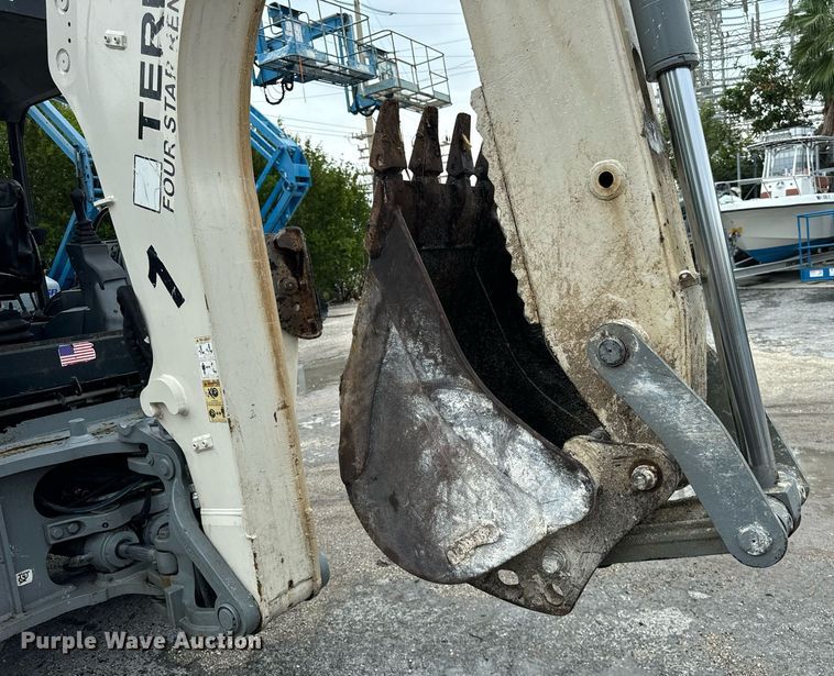 image for item OG9698 Terex TLB840PS backhoe