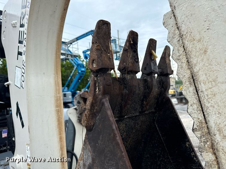 image for item OG9698 Terex TLB840PS backhoe