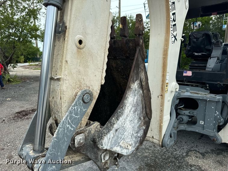 image for item OG9698 Terex TLB840PS backhoe