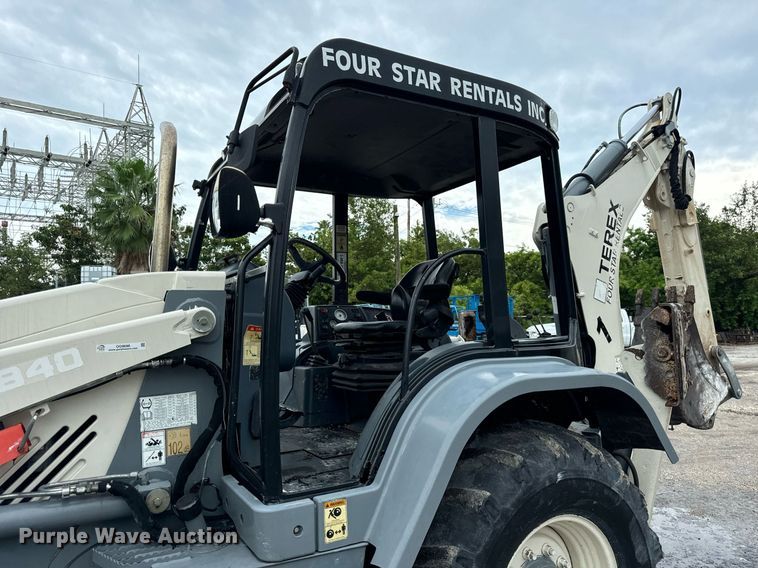 image for item OG9698 Terex TLB840PS backhoe