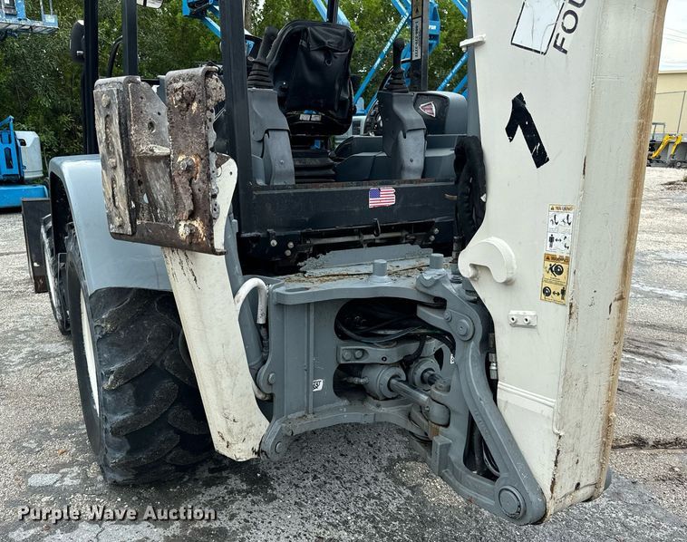 image for item OG9698 Terex TLB840PS backhoe