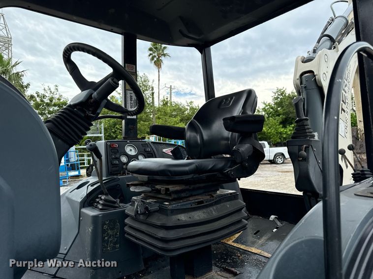 image for item OG9698 Terex TLB840PS backhoe