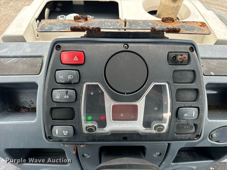 image for item OG9698 Terex TLB840PS backhoe